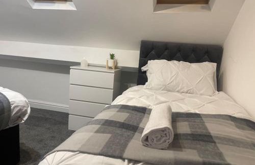 Adamsdown House | NEW Modern 5 Bedroom House - City Centre - Parking