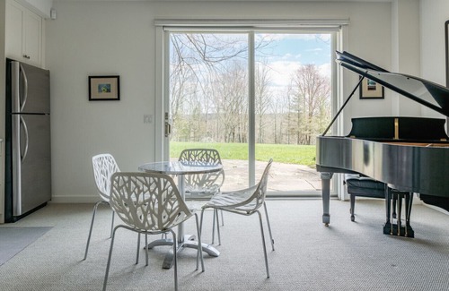 Jeffersonville Cottage | NEW: Modern Apt. on Resort Estate w Pool in Bethel