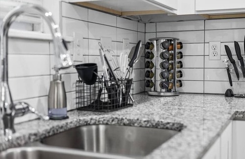 Atlanta House | NEW! Modern Comforts w/4Beds, 3BR Sleeps 8
