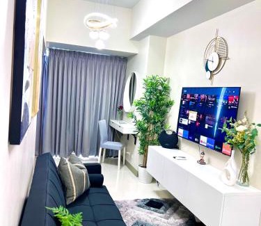 Bonifacio Global City Apartment | New & Modern Cozy 1BR w/Balcony@BGC, WiFi 300MBPS