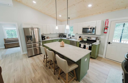 Norway House | NEW! Modern Getaway - Hot Tub/Fire Pit/Pool table