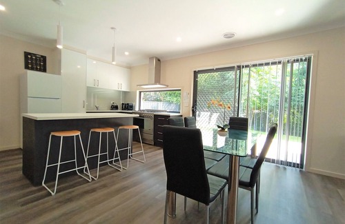 Glenroy House | New, Modern Property built in 2021 * Close to Town