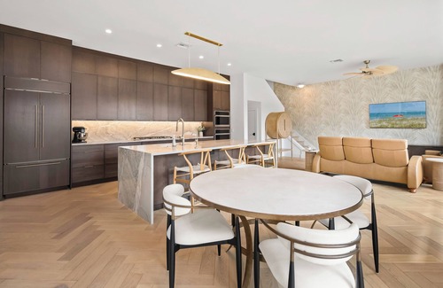 Central Naples House | NEW Naples remodeled designer home with Gulf Access and neighborhood clubhouse