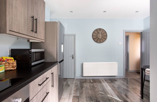 Belfast House | New North Belfast Home. Free Parking/10 mins from centre!