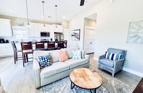 Corolla Light Condo | New Oceanside,Pool,Walk 2 the beach,No Stairs