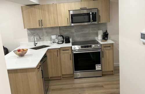 Northeast Edmonton House | New! Open Feb 2025! Get 10% off stay in new Basement Suite*
