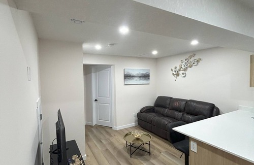 Northeast Edmonton House | New! Open Feb 2025! Get 10% off stay in new Basement Suite*