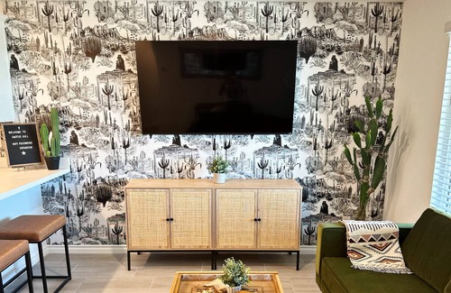 Centennial Hills House | New! PEACEFUL GETAWAY, KING SUITE, VIEWS OF VEGAS!