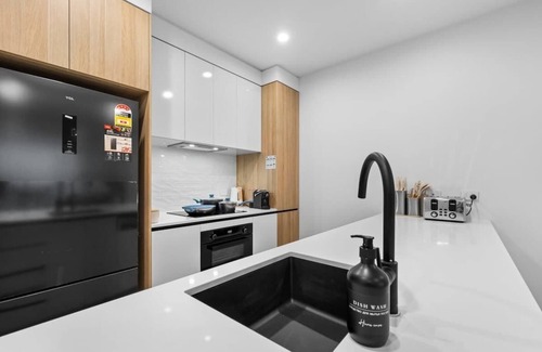 Surfers Paradise Apartment | NEW Pet-Friendly Riverview Stay + Parking