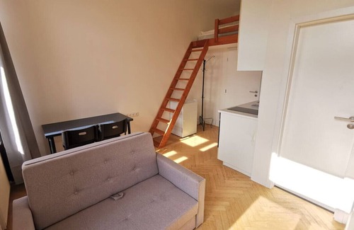 Vrsovice Condo | New petite studio in bohemian suburb