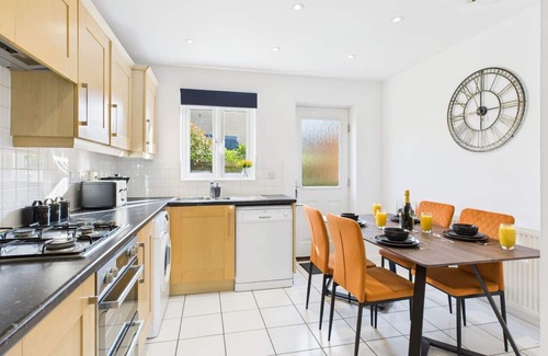 Cheltenham House | *NEW* Prestbury Place | Racecourse | Free Parking