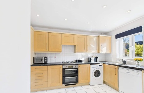 Cheltenham House | *NEW* Prestbury Place | Racecourse | Free Parking