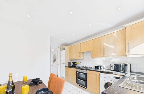 Cheltenham House | *NEW* Prestbury Place | Racecourse | Free Parking