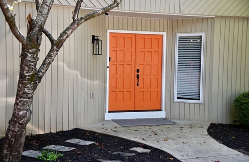 Seneca House | NEW! Relax minutes from Clemson University at The Orange Door Lake Hartwell Home