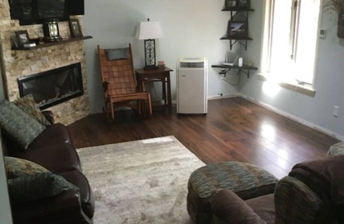 Grantham House | NEW! Renovated 3BDLakehouse w Kayaks fully stocked