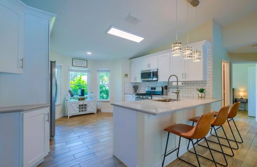 Minneola House | New! Resort Style Oasis ~ Heated Pool & Game Room