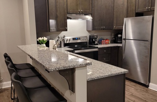 Haven Heights Villa | New River Gem - Near RU, Virginia Tech & Carillion - Pet Friendly, Extended Stay