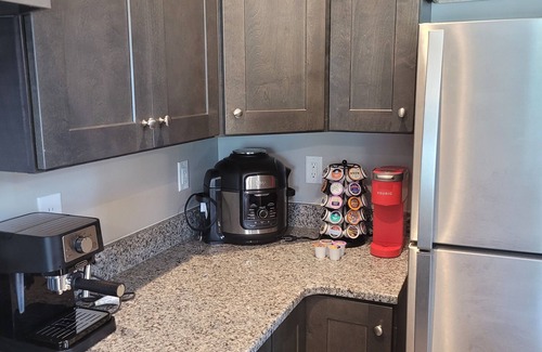 Haven Heights Villa | New River Gem - Near RU, Virginia Tech & Carillion - Pet Friendly, Extended Stay