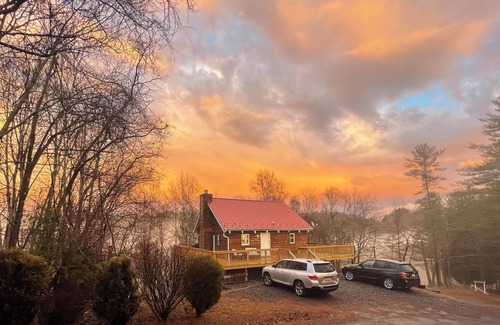 Crumpler Cabin | New River mountain cabin, sleeps 9