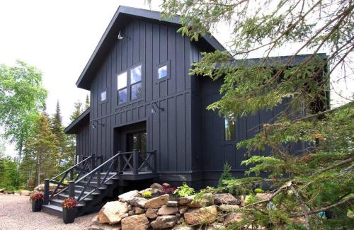 Lutsen Villa | NEW Rustic Modern Cabin at Lutsen Mountains