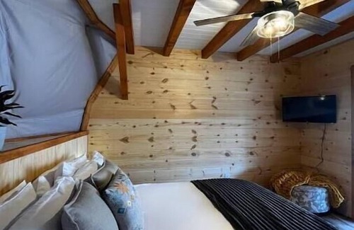 West Jefferson House | NEW Secluded Geodome with Heat/Air, Bath & Kitchen! 10 Min to West Jefferson!
