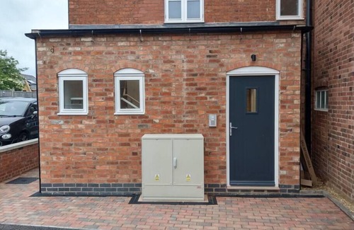 Husbands Bosworth Apartment | New Serviced 2-bed Apartment - inc private parking