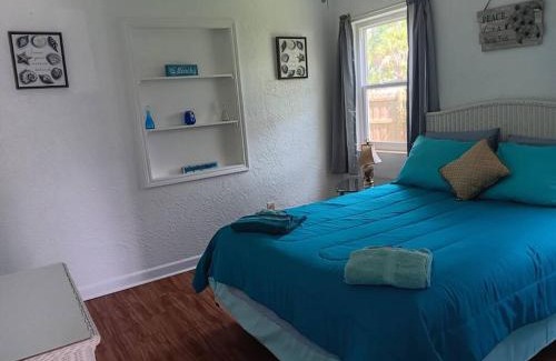 Bay Isle House | New Sky side cottage close to beach