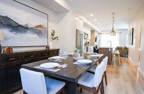 East Kootenay House | NEW Slope-side Townhouse at Panorama with hot tub and mountain views
