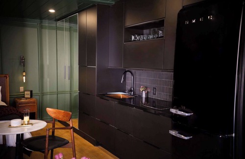 Melrose House | NEW Slytherin Studio - Dogs OK!