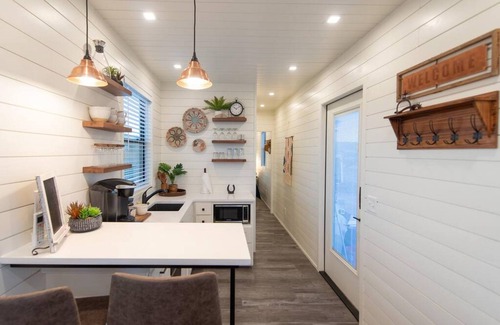 Alpine House | New Southwest Shipping Container-in Alpine