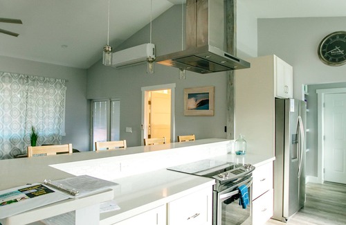 Laie House | New Spacious 3 Bedroom Home With A/C, steps from Hukilau Beach, 30 Day