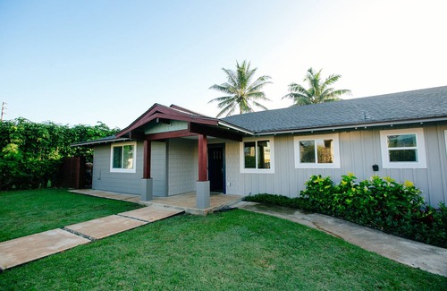 Laie House | New Spacious 3 Bedroom Home With A/C, steps from Hukilau Beach, 30 Day