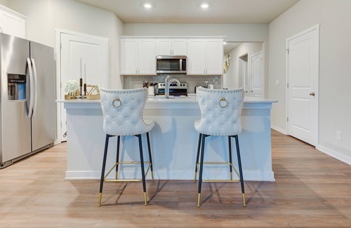 Ankeny House | New Spacious 4-bedroom house in charming Ankeny with WiFi, AC-Prime Location