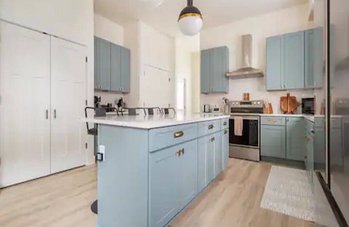 Indianapolis House | New spacious 5br/4ba near Butler & Broad Ripple