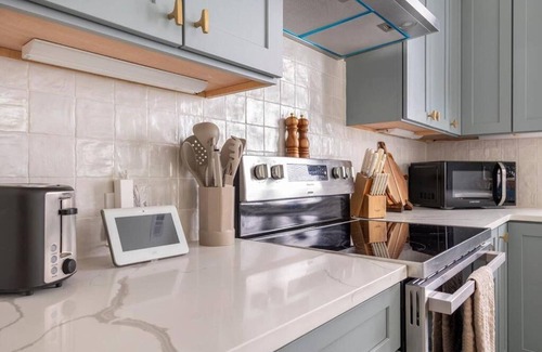 Indianapolis House | New spacious 5br/4ba near Butler & Broad Ripple