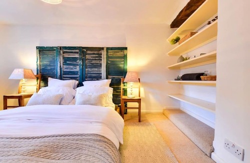 Oaksey House | NEW Street Cottage - Centre Cotswolds 3 Bed