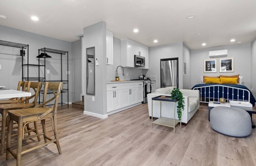 Sacramento Apartment | *New* Studio - Walk to Golden 1 | Old Sac | DOCO
