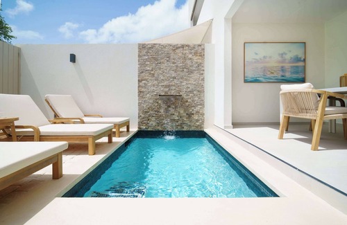 Gibbes Apartment | New Stylish 3BR, Walk to Beach! Pool