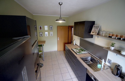Cottbus Apartment | New! Stylish city apartment *Netflix,parking lot,close to BHF*
