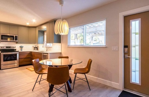 New Smyrna Beach House | NEW Stylish & Cozy Dune Daisy near Beach & Flagler