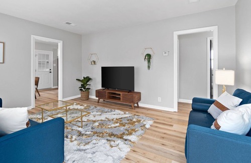 Clarksville House | New & Stylish Oasis, Royal Beds