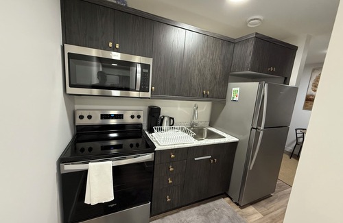Regina Apartment | New suite in a great location. Central for shopping, restaurants and commuting.