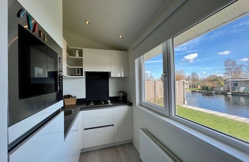 Municipality of De Ronde Venen Ski Chalet | NEW - Surf Shack - on a lake near Amsterdam!
