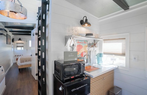 Fredericktown Apartment | New! The Caboose Roost, Sleeps 4