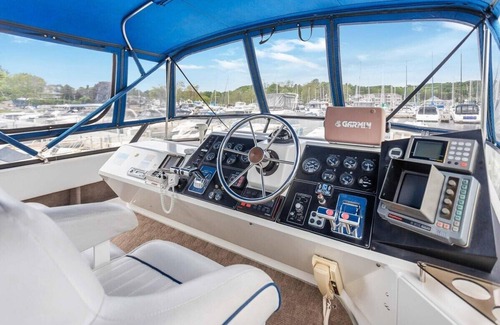 Frankfort Boat Rental | New! The French Connection - Stay On the Water!