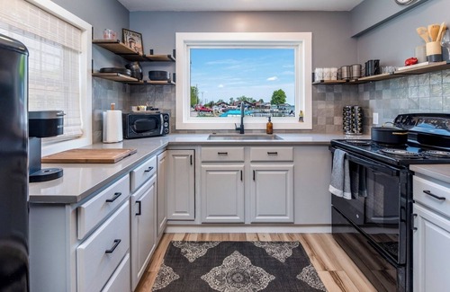 Russells Point Cottage | NEW! ❤️ The Pointe House ❤️ LAKE VIEW and BOAT DOCK