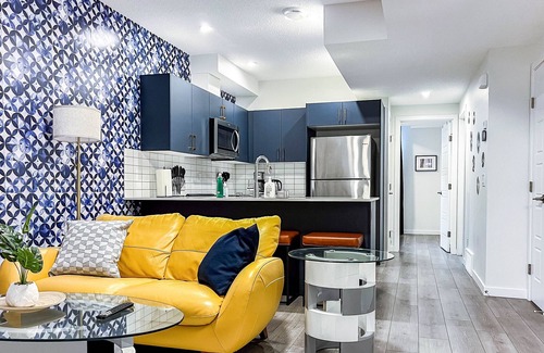 Southwest Edmonton Apartment | NEW-The Suite Life-2BD-King Bed-WEM & YEG Airport