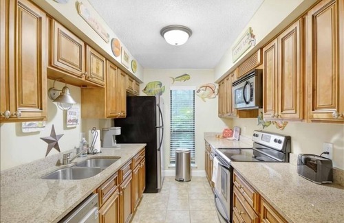 Saint Simons Heights Condo | New to vacation rentals.2-bedroom ground floor-complex has pool/tennis.