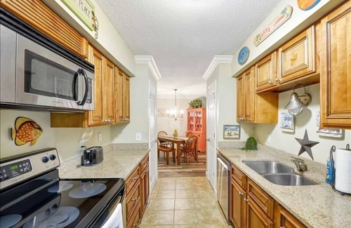 Saint Simons Heights Condo | New to vacation rentals.2-bedroom ground floor-complex has pool/tennis.