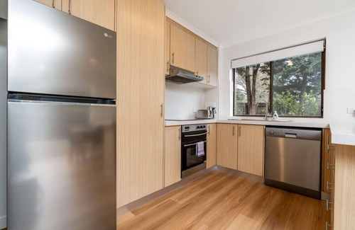 Kingston Apartment | New to VRBO: Apt in Kingston - 10min to Lake Burley Griffin